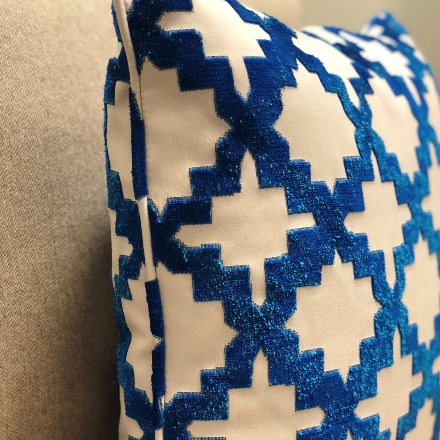 Velvety French Medallion Blue and Off White Geometric Luxury Throw